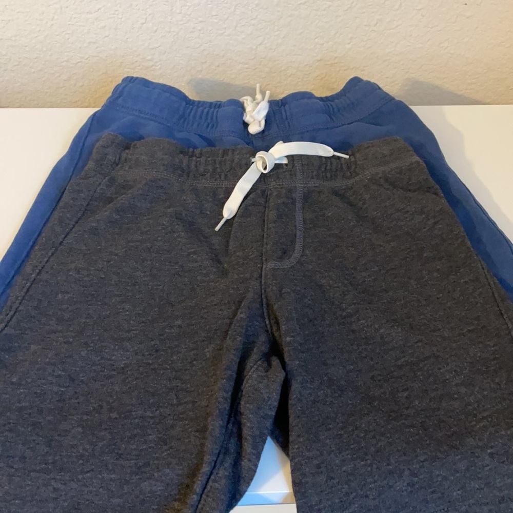 Old Navy kids jogger shorts, size 8, 2 pairs